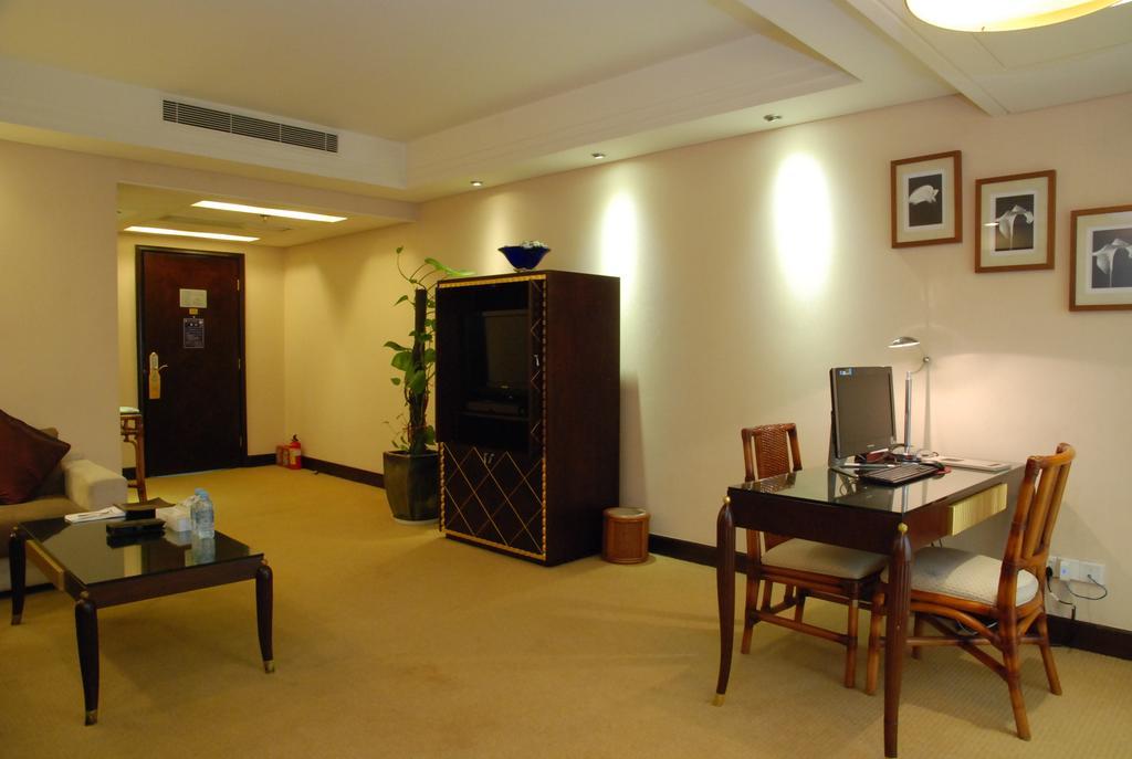 东莞君兰酒店 Grand Land Hotel Dongguan  Exterior foto